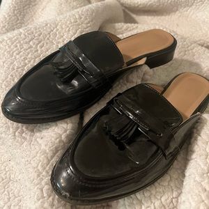 Black slip-on womens loafers 🖤